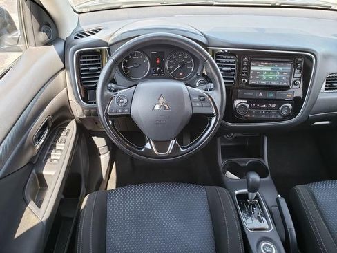 Used 2016 Mitsubishi Outlander SE AWD/4WD image 16