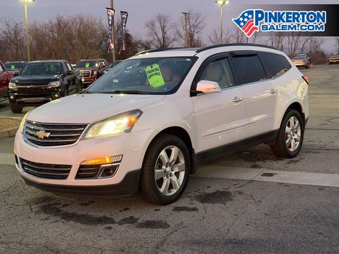 Used 2017 Chevrolet Traverse Premier image 2
