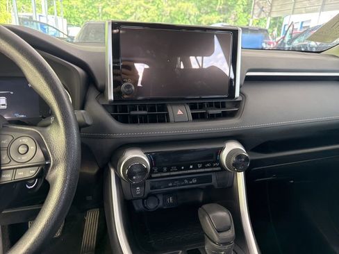 Used 2025 Toyota RAV4 LE AWD/4WD image 6