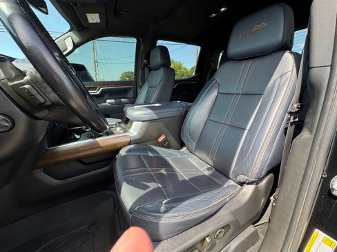 Used 2022 Chevrolet Silverado 1500 High Country w/ High Country Premium Package AWD/4WD image 16