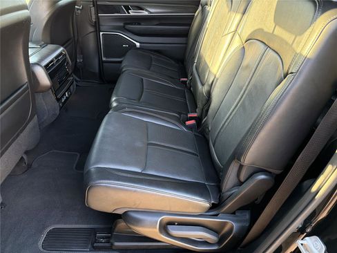 Used 2024 Jeep Wagoneer Series II w/ Flexible Seating Group image 21