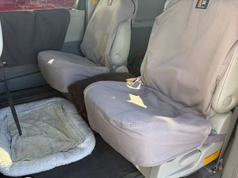 Used 2011 Toyota Sienna XLE w/ Premium Pkg image 6