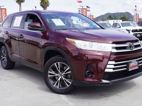 Used 2019 Toyota Highlander LE FWD image 2