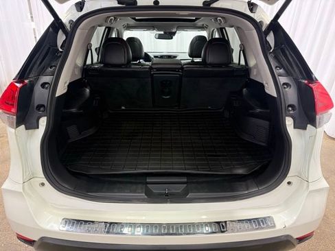 Used 2017 Nissan Rogue SL w/ SL Premium Package image 25