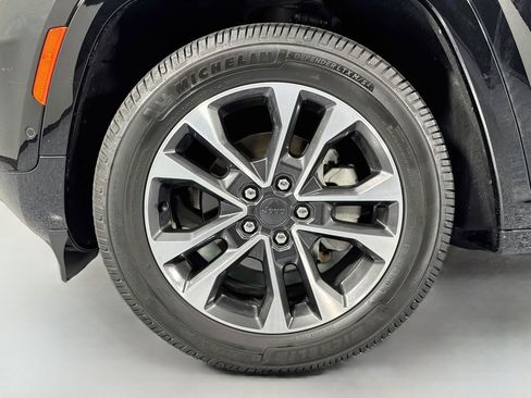 Used 2022 Jeep Grand Cherokee Overland w/ Adv Protech Group III AWD/4WD image 33