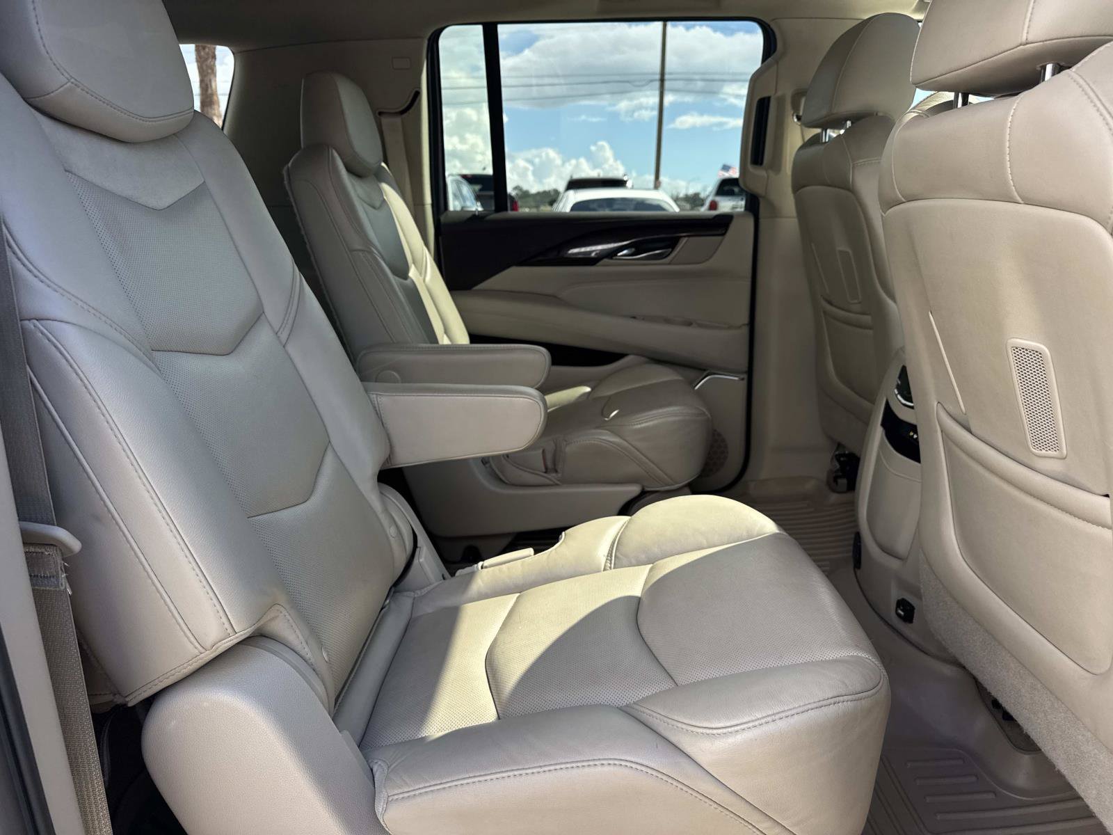 Used 2016 Cadillac Escalade ESV Premium AWD/4WD image 9