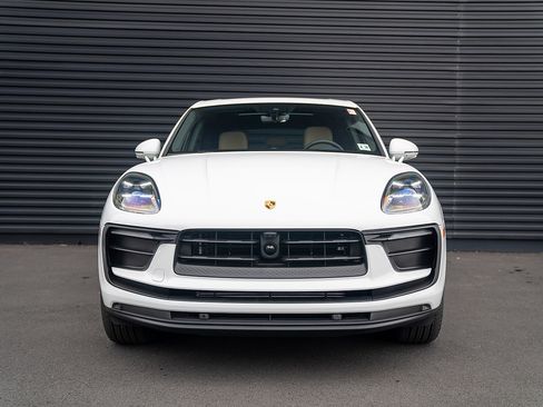 Certified 2026 Porsche Macan AWD/4WD image 26