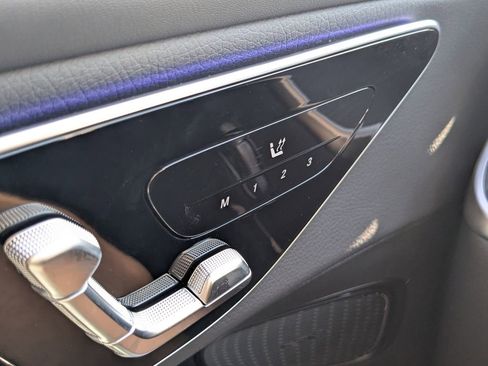 Used 2025 Mercedes-Benz GLC 350e 4MATIC image 10