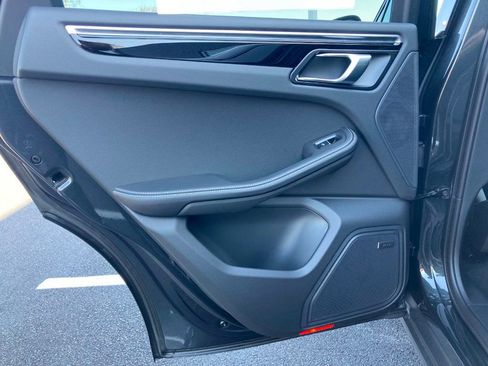 Certified 2024 Porsche Macan image 22