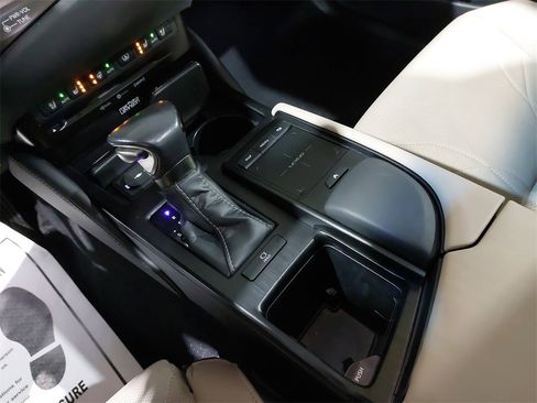 Used 2020 Lexus ES 350 Ultra Luxury image 25