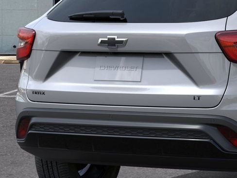 New 2026 Chevrolet Trax LT w/ Sunroof Package FWD image 14