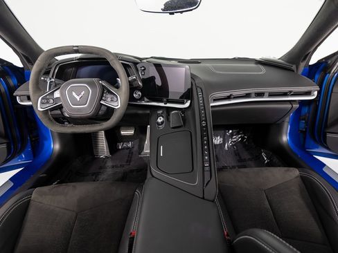 Used 2021 Chevrolet Corvette Stingray Premium Conv w/ Chrome Exterior Badge Package image 24