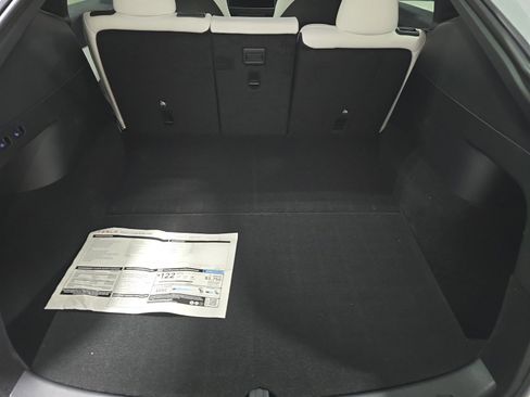 Used 2022 Tesla Model Y Long Range image 19