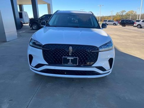 Used 2025 Lincoln Aviator Reserve w/ Equipment Group 201A AWD/4WD image 2