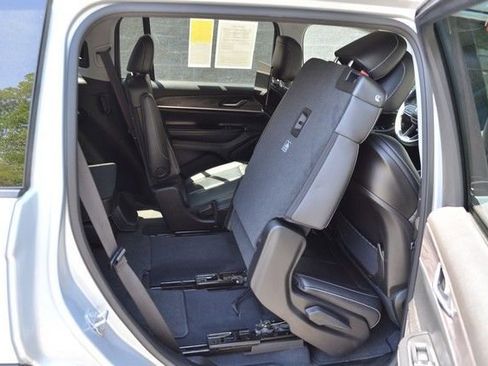 Used 2023 Jeep Grand Cherokee L Limited w/ Rear Seat Video Group I AWD/4WD image 35