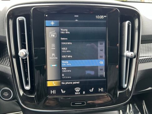 Used 2022 Volvo XC40 T5 R-Design w/ Advanced Package image 17