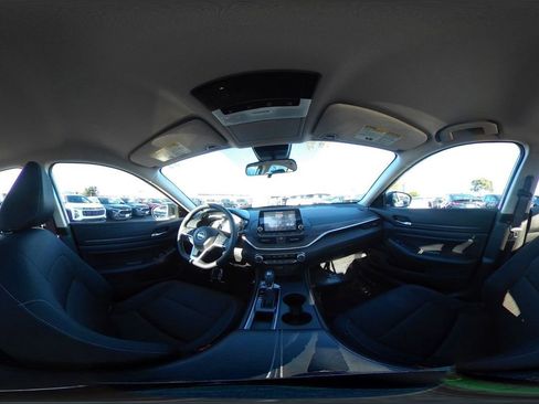 Used 2025 Nissan Altima 2.5 SV image 42