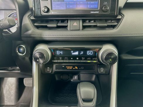 Used 2021 Toyota RAV4 XLE image 15