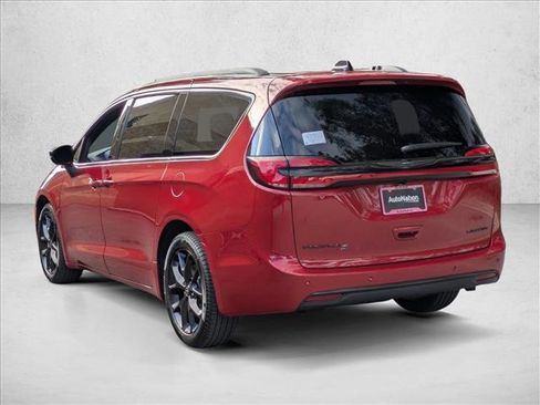 New 2026 Chrysler Pacifica Limited image 7