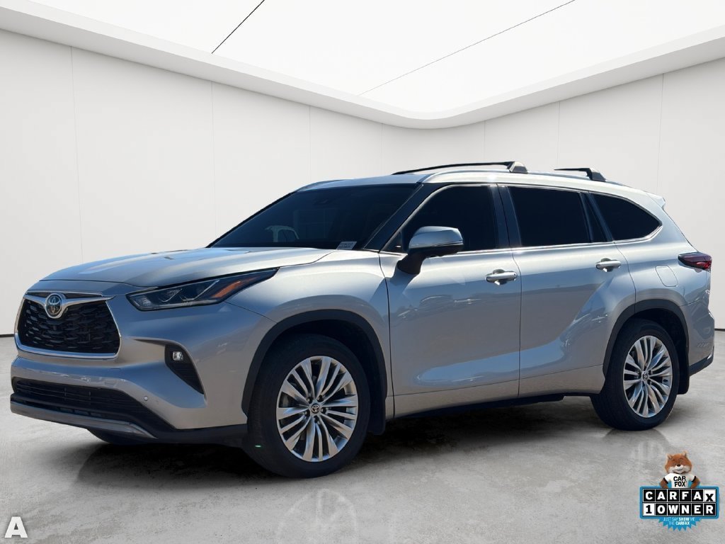 Used 2025 Toyota Highlander Platinum AWD/4WD image 2