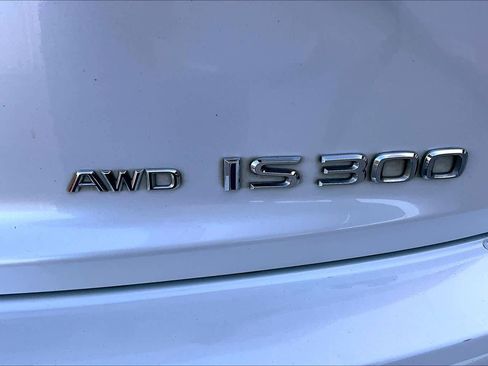 Used 2018 Lexus IS 300 AWD image 9