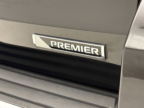 Used 2018 Chevrolet Suburban Premier image 11