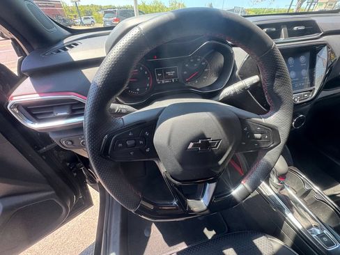Used 2023 Chevrolet TrailBlazer RS w/ Convenience Package AWD/4WD image 3