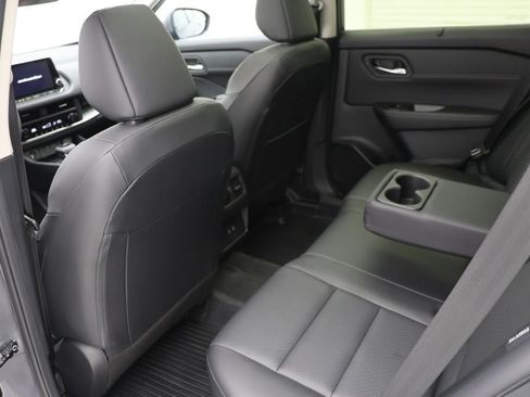Used 2024 Nissan Rogue SV w/ SV Premium Package AWD/4WD image 11