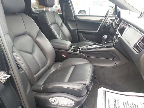Used 2022 Porsche Macan image 31