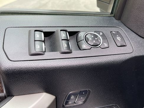 Used 2017 Ford F250 Lariat w/ Lariat Ultimate Package AWD/4WD image 22