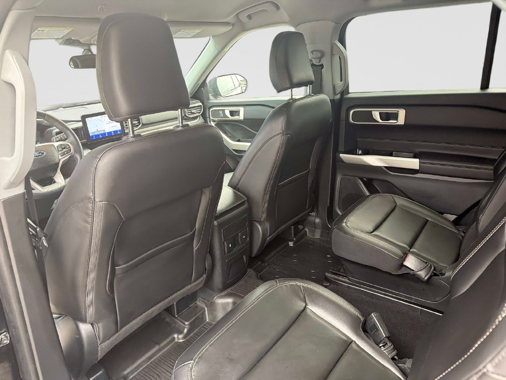 Used 2023 Ford Explorer XLT w/ Equipment Group 202A AWD/4WD image 15