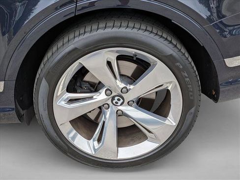 Used 2023 Bentley Bentayga Extended Wheelbase image 21