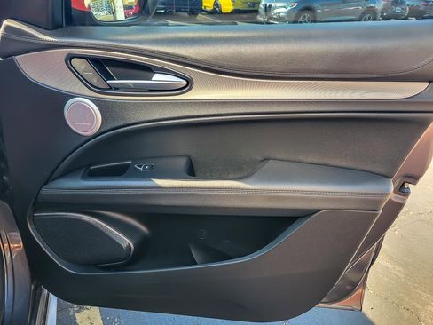 Used 2022 Alfa Romeo Stelvio Veloce image 24