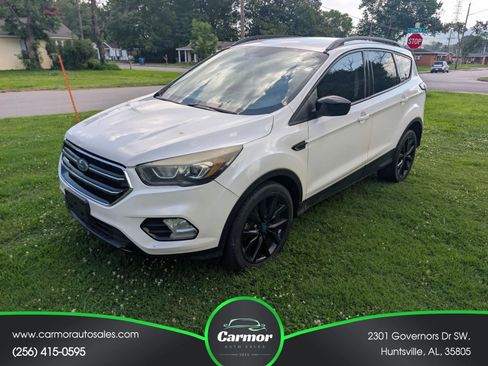 Used 2017 Ford Escape SE w/ Equipment Group 201A FWD image 5