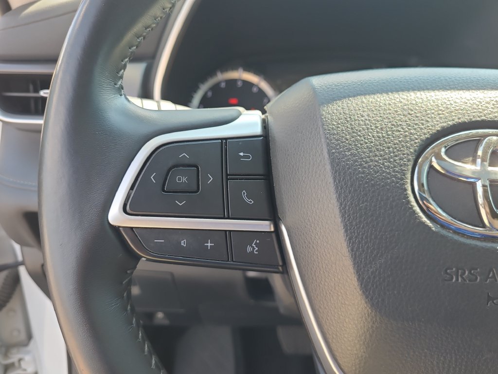 Used 2024 Toyota Highlander XLE FWD image 31