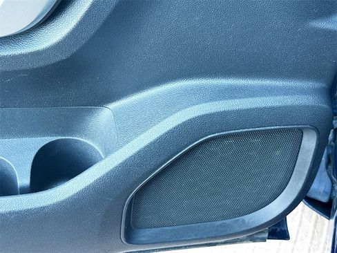 Used 2021 Nissan Titan SV image 16