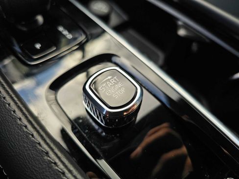 Used 2024 Volvo XC90 B5 Core w/ Protection Package Premier image 40