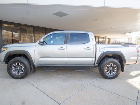 Used 2022 Toyota Tacoma TRD Off-Road image 4