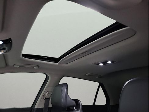 Used 2023 Kia Niro SX Touring image 12