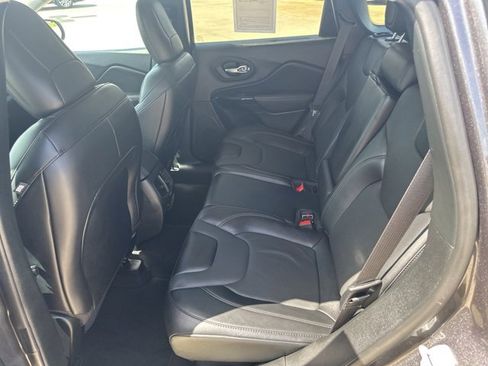 Used 2023 Jeep Cherokee Altitude Lux image 24