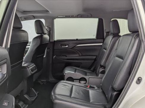 Used 2015 Toyota Highlander XLE image 17