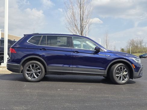 Used 2022 Volkswagen Tiguan SE w/ Panoramic Sunroof Package image 25