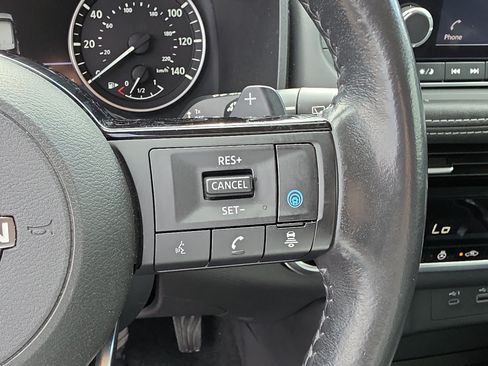 Used 2022 Nissan Rogue SV w/ SV Premium Package FWD image 32