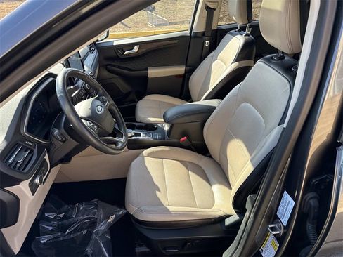 Used 2020 Ford Escape Titanium image 16