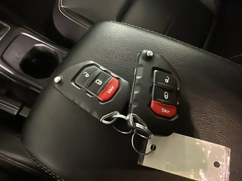 Used 2023 Jeep Wrangler Unlimited Sahara AWD/4WD image 23