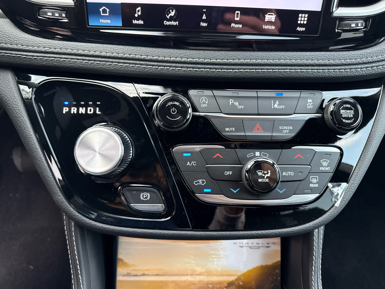 New 2027 Chrysler Pacifica Limited AWD/4WD image 25