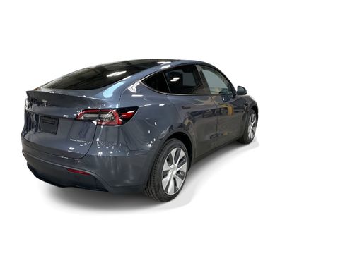 Certified 2023 Tesla Model Y AWD image 6