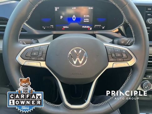 Certified 2023 Volkswagen Taos SE w/ Panoramic Sunroof Package image 17