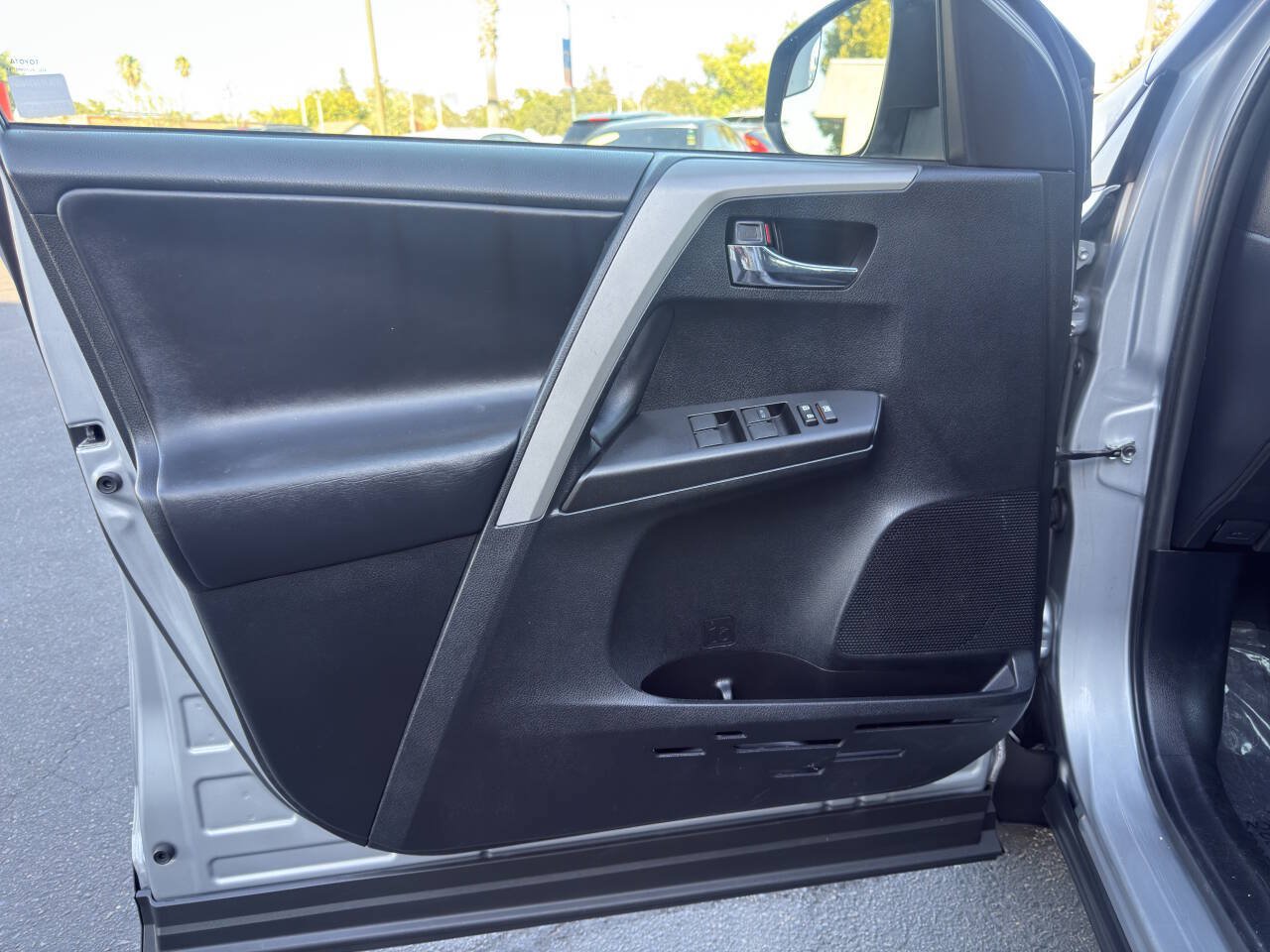 Used 2018 Toyota RAV4 XLE w/ All Weather Liner Package FWD image 9