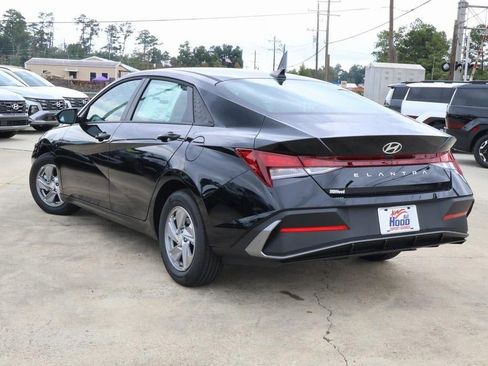 New 2025 Hyundai Elantra SE image 2